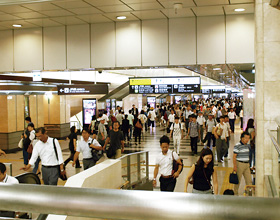 JR大阪駅1階／中央コンコース（中央改札口側）