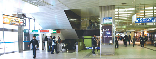 新大阪駅／新幹線南口側に設置されている銀行ATM